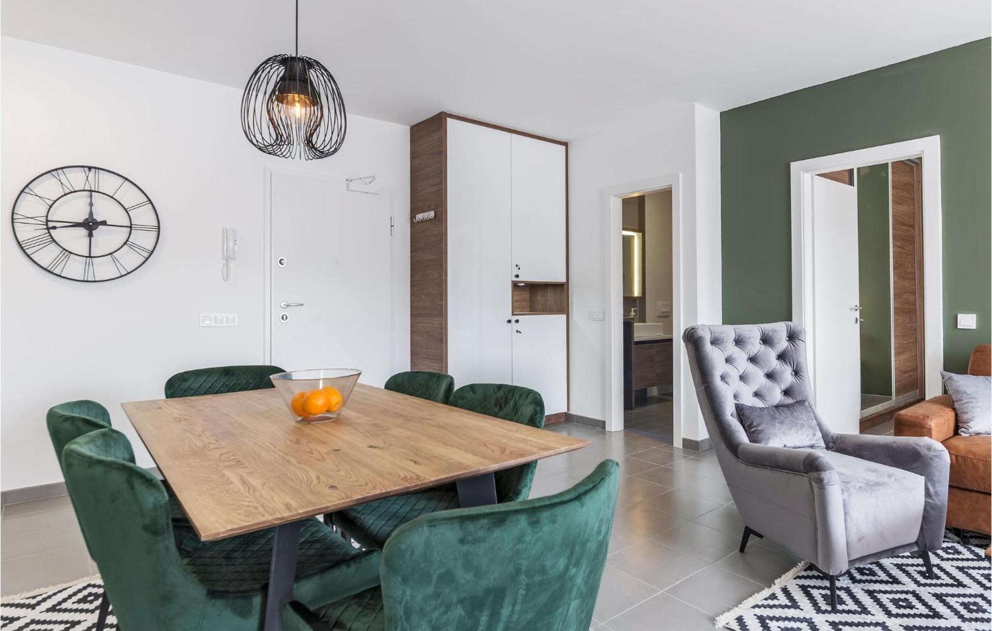 Amazing Apartment In Premantura With Kitchen Ngoại thất bức ảnh