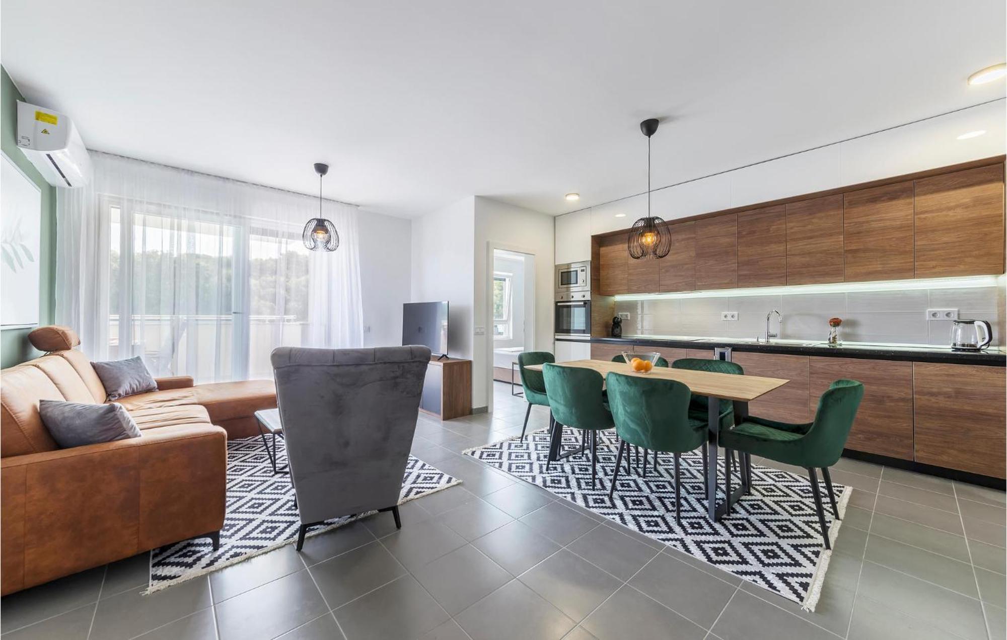 Amazing Apartment In Premantura With Kitchen Ngoại thất bức ảnh