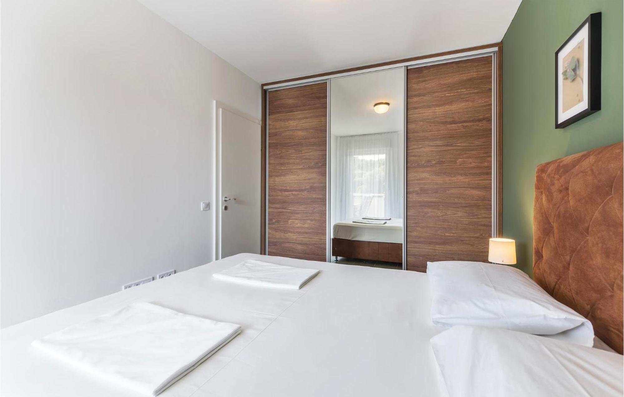 Amazing Apartment In Premantura With Kitchen Ngoại thất bức ảnh