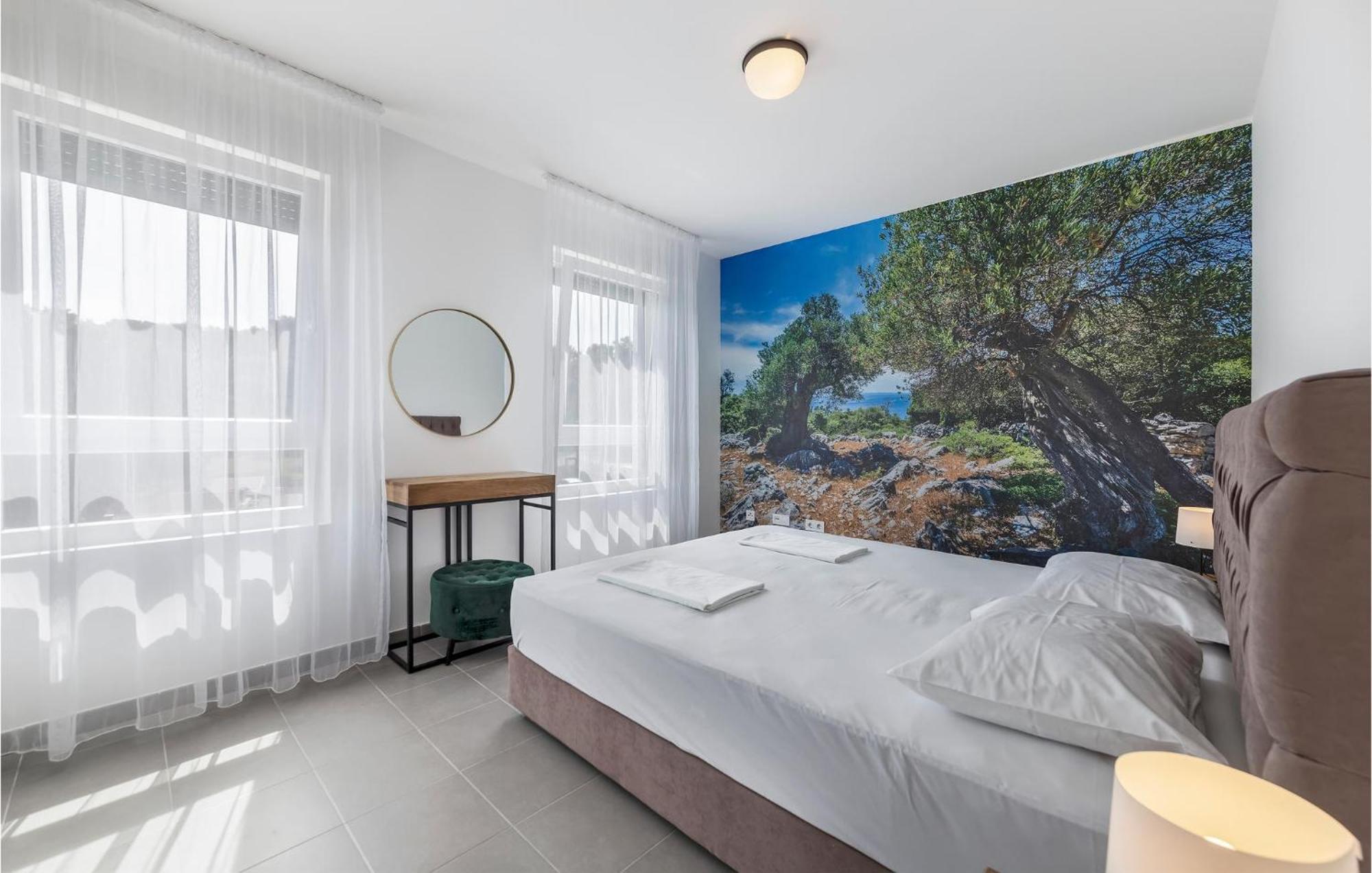 Amazing Apartment In Premantura With Kitchen Ngoại thất bức ảnh