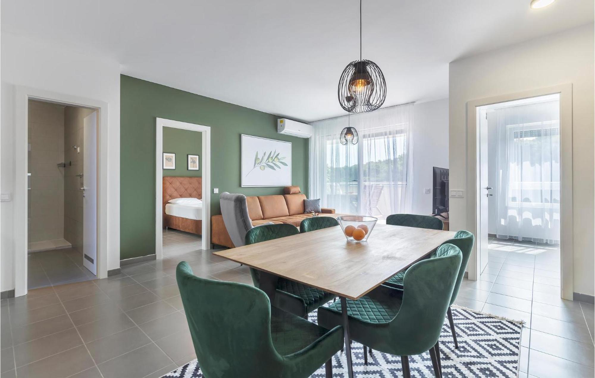 Amazing Apartment In Premantura With Kitchen Ngoại thất bức ảnh